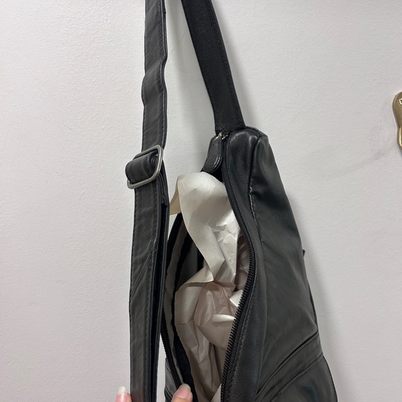 AmeriBag | Leather sling shoulder bag - Picture 7 of 16